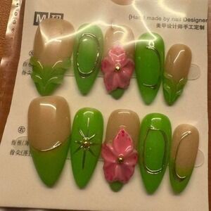 "Botanic‎ Glint" Press-On Nail Set – Green & Beige Base with 3D Florals
